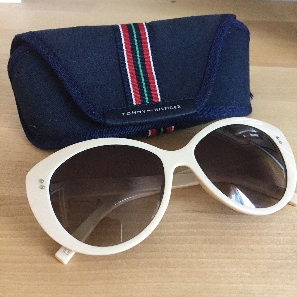 Tommy Hilfiger Ivory Cat eye sunglasses